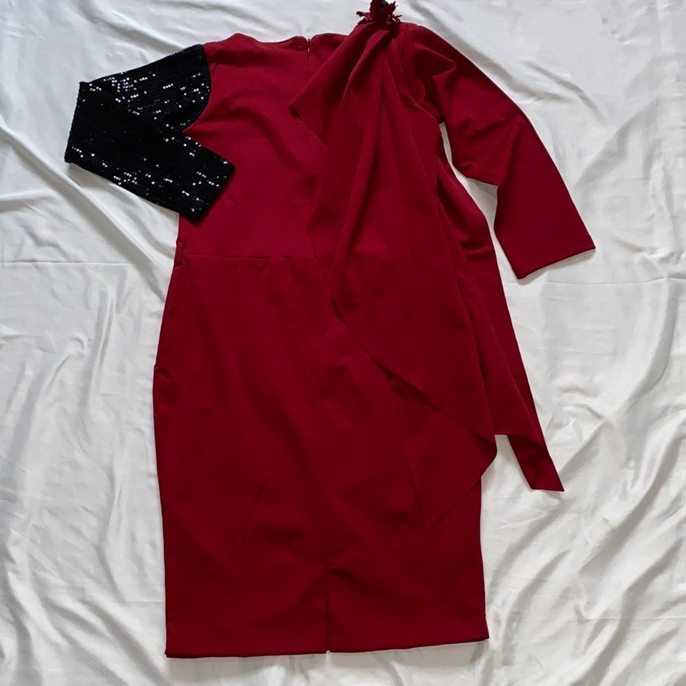 Chic Asymmetrical Red and Black Dress - Picture 10 of 14